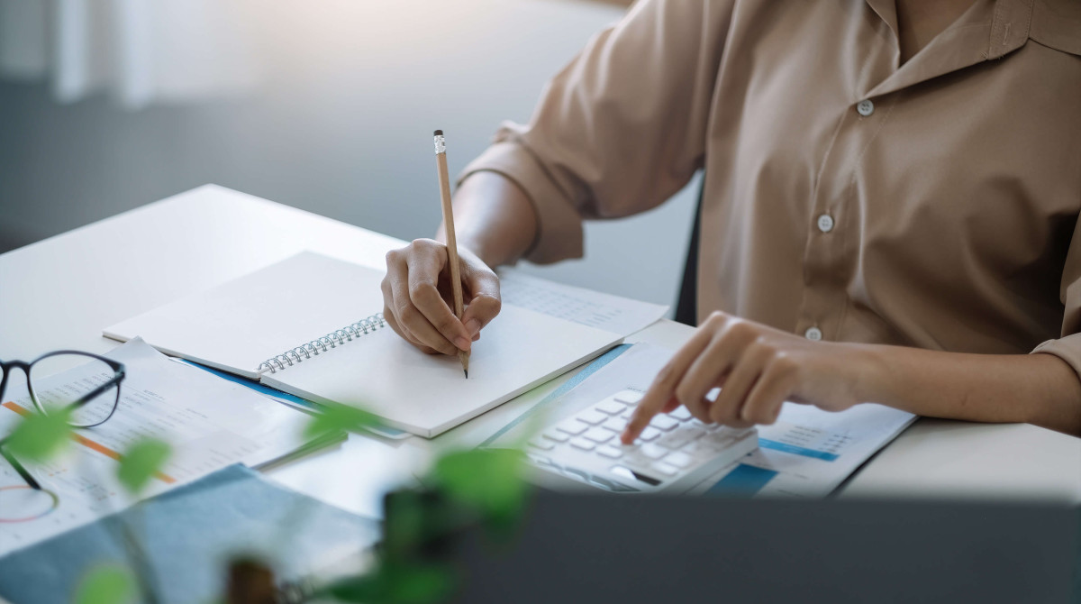 Preferential financing with public contributions